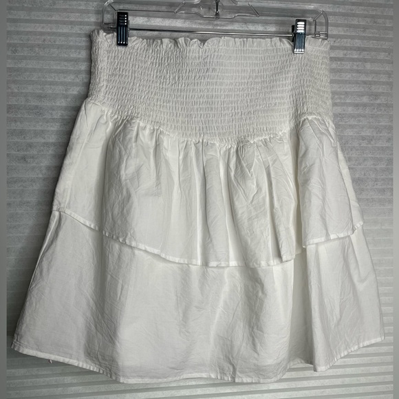 Ruffled short white mini skirt XL NWT
HT 360 Collective 100% cotton - Picture 6 of 9